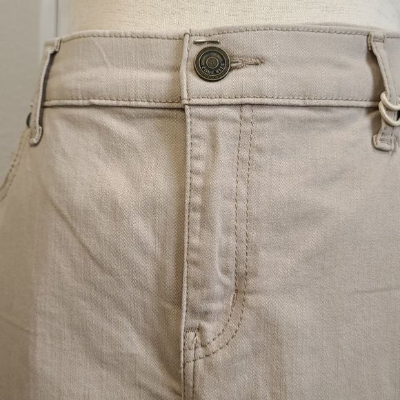 PLUS SIZE CODE BLUE CLASSIC CAPRI PANTS - Picture 2 of 13